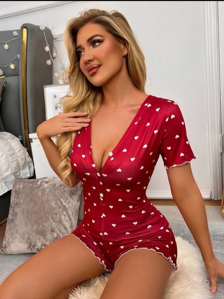 Kadın Göğüs Dekolteli Pinterest Kiraz Desen Full Likralı şort Tulum