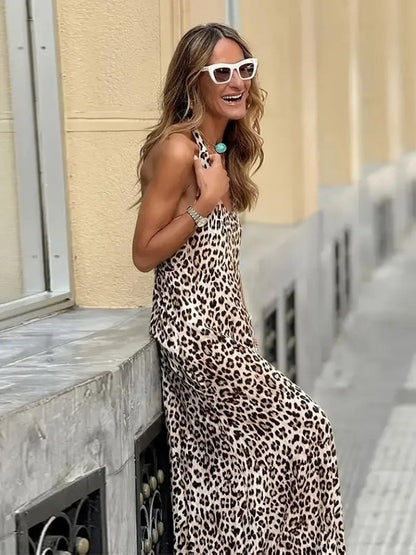 Kadın Sırtı Açık Yuvarlak Yaka Eteği Fırfırlı Leopar Desenli Süprem Elbise