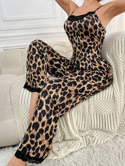 Kadın Ip Askılı Yakası Dantelli Bluz Ve Pijama Sandy Ikili Takım